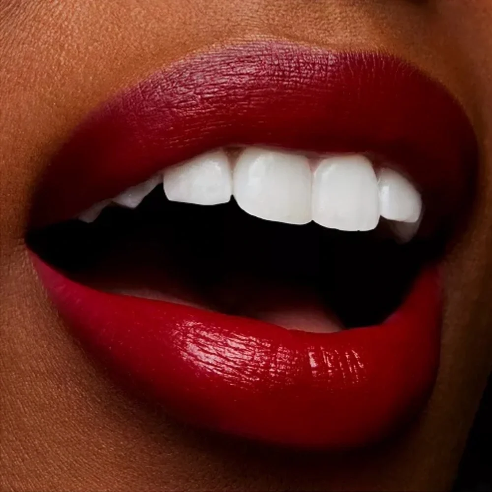 🥰🥰MAC Love Me Lipstick E for Effortless🥰🥰